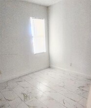 902 NE 209th St in Miami, FL - Building Photo - Building Photo