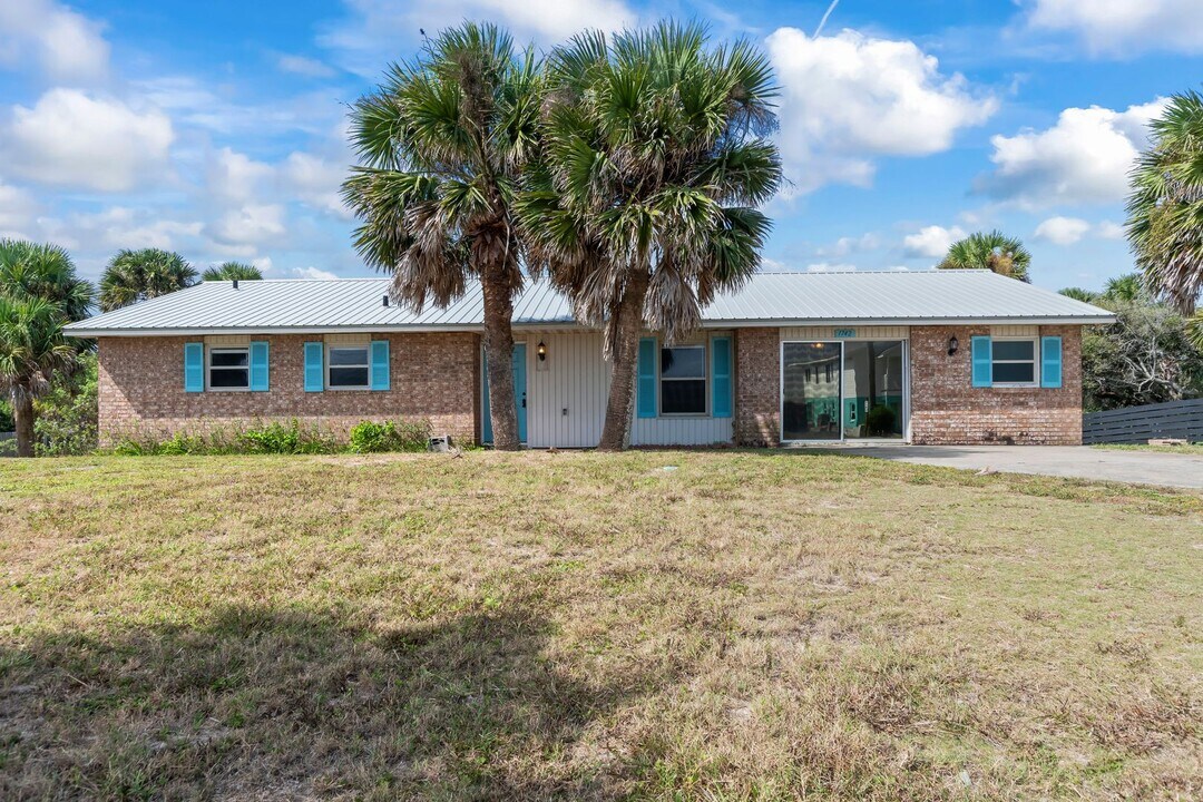 1742 S Central Ave in Flagler Beach, FL - Building Photo