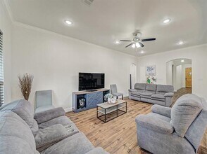 305 Dixon St in Terrell, TX - Building Photo - Building Photo