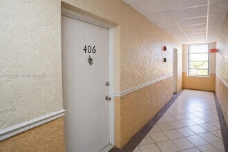5755 W 20th Ave, Unit 406 in Hialeah, FL - Building Photo - Building Photo