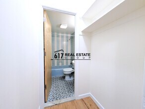 2018 Commonwealth Ave, Unit 04 in Boston, MA - Foto de edificio - Building Photo