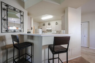 3236 E Chandler Blvd in Phoenix, AZ - Building Photo - Building Photo