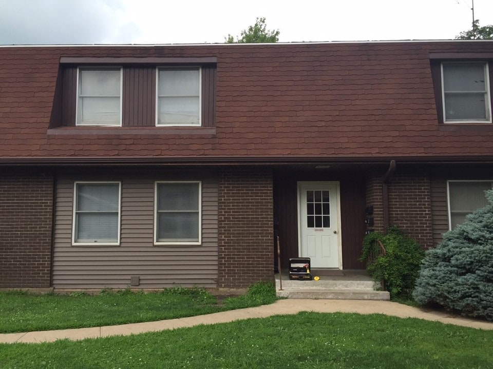 109 E 2nd St, Unit 9 in Prophetstown, IL - Building Photo