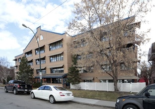 Mount Royal Manor in Calgary, AB - Building Photo - Building Photo