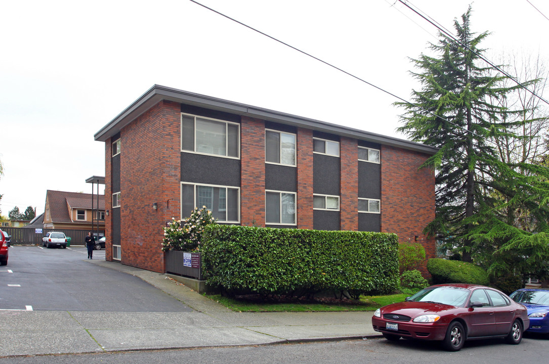 Mercer Crest Apartments in Seattle, WA - Building Photo