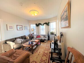 40 Cherry St, Unit 3 in Somerville, MA - Foto de edificio - Building Photo