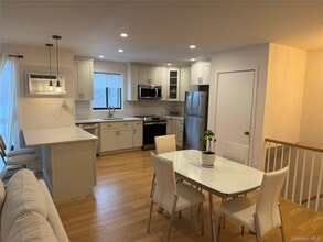 404 Vista on the Lake in Carmel, NY - Building Photo - Building Photo