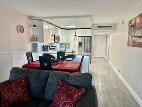1 Royal Palm Way in Boca Raton, FL - Building Photo - Building Photo