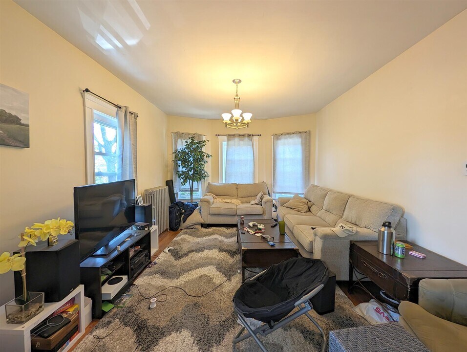 15 Paulina St, Unit 1 in Somerville, MA - Building Photo
