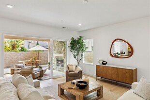 66 Chasma in Irvine, CA - Building Photo