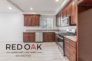 6829 Simpson Ave in Los Angeles, CA - Building Photo