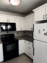 28 Robinhood Rd in Natick, MA - Building Photo - Building Photo