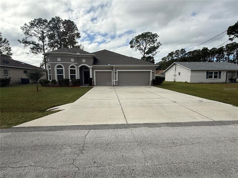 7 Wills Pl in Palm Coast, FL - Building Photo