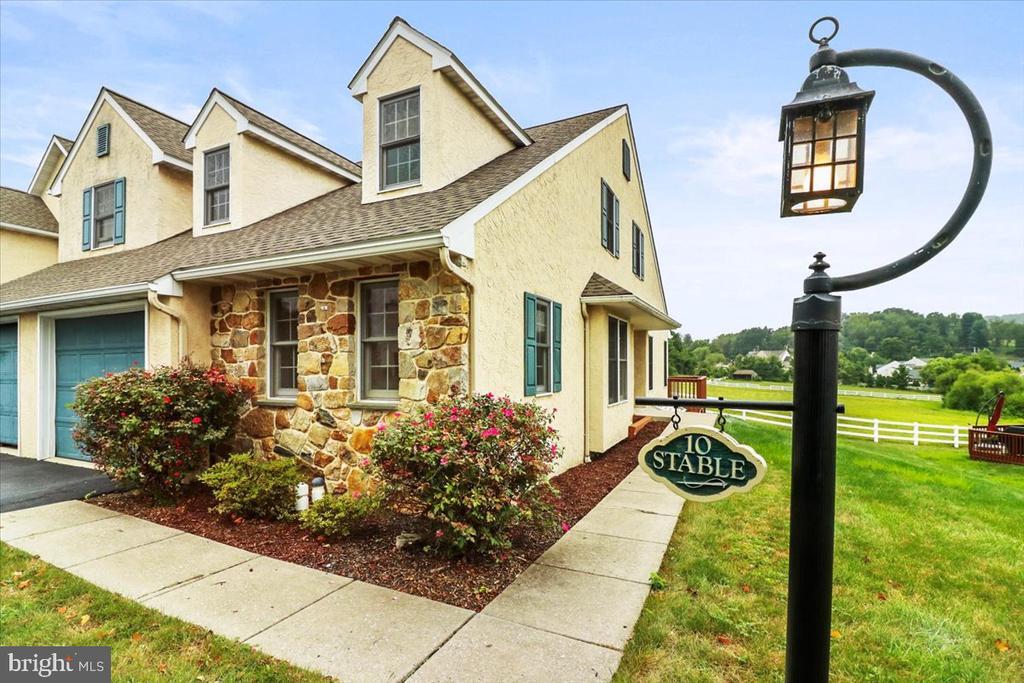 10 Stable Dr in Elverson, PA - Building Photo
