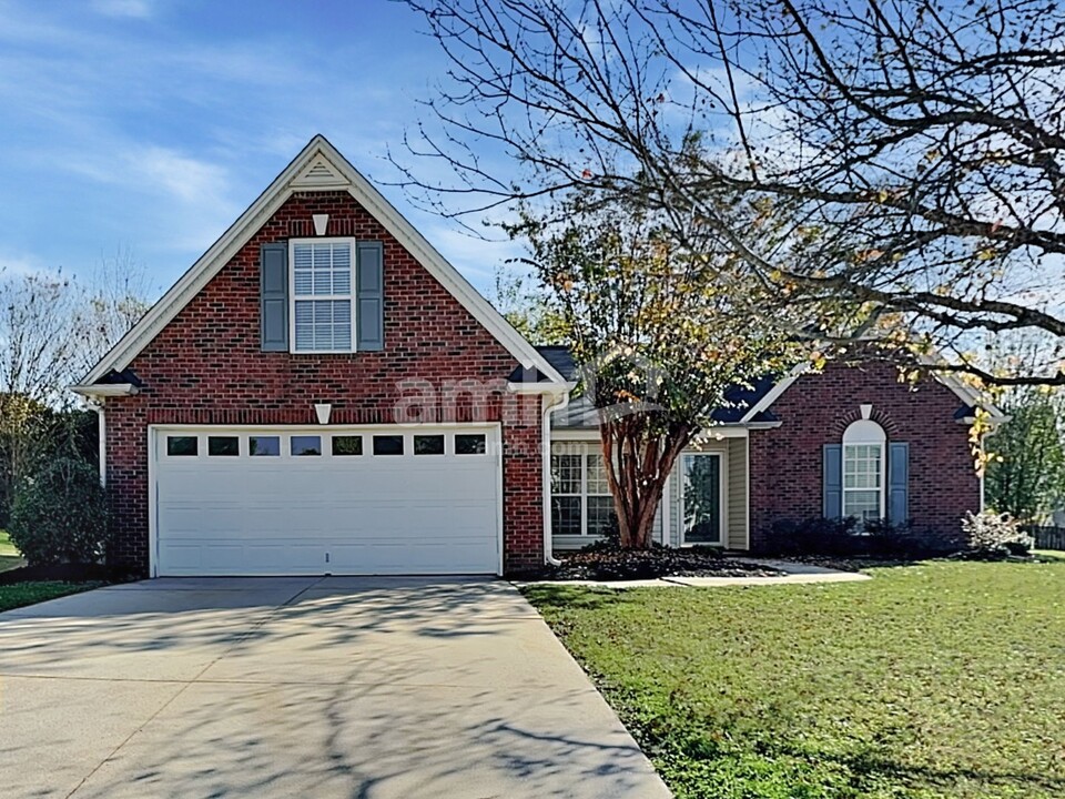 6 Gala Ct in Simpsonville, SC - Building Photo