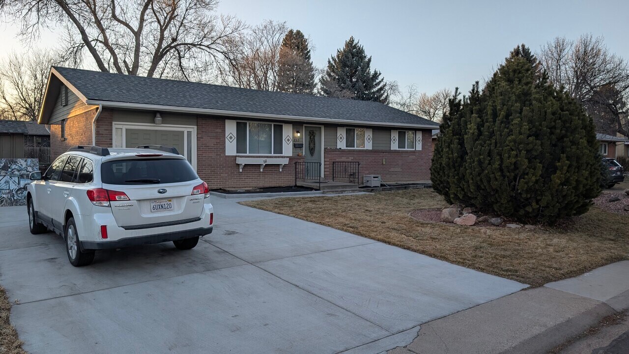 2313 Stanford Rd in Fort Collins, CO - Foto de edificio