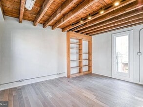 2212 Panama St in Philadelphia, PA - Foto de edificio - Building Photo