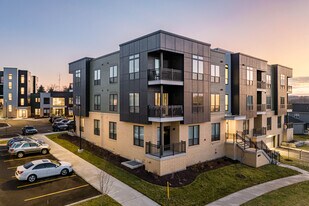 The Outlook at 1000 Oaks in Verona, WI - Building Photo