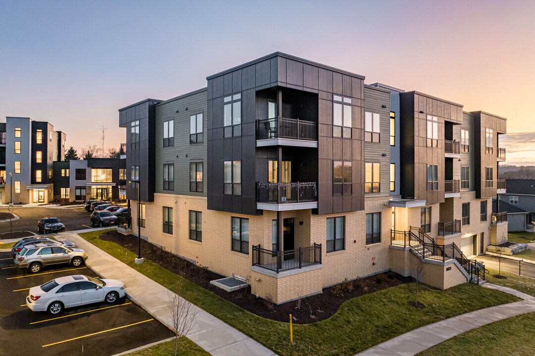 The Outlook at 1000 Oaks in Verona, WI - Building Photo