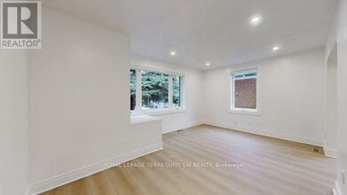 19 Hawthorne Rd in Toronto, ON - Building Photo - Building Photo