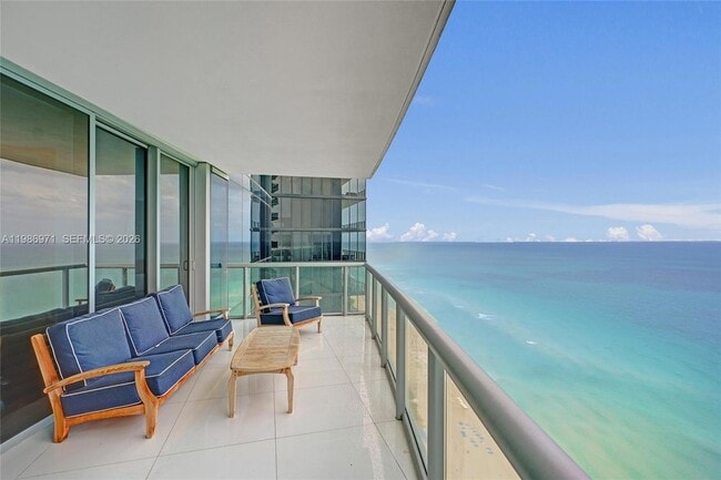 17121 Collins Ave, Unit 3206 in Sunny Isles Beach, FL - Building Photo - Building Photo