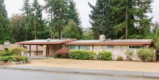 property at 13305 SE 42nd St