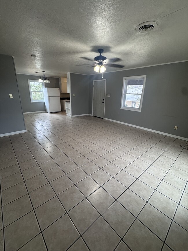 465 N Broadway St in Tupelo, MS - Building Photo - Building Photo