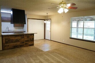 6104 Springwood Dr in Arlington, TX - Building Photo - Building Photo