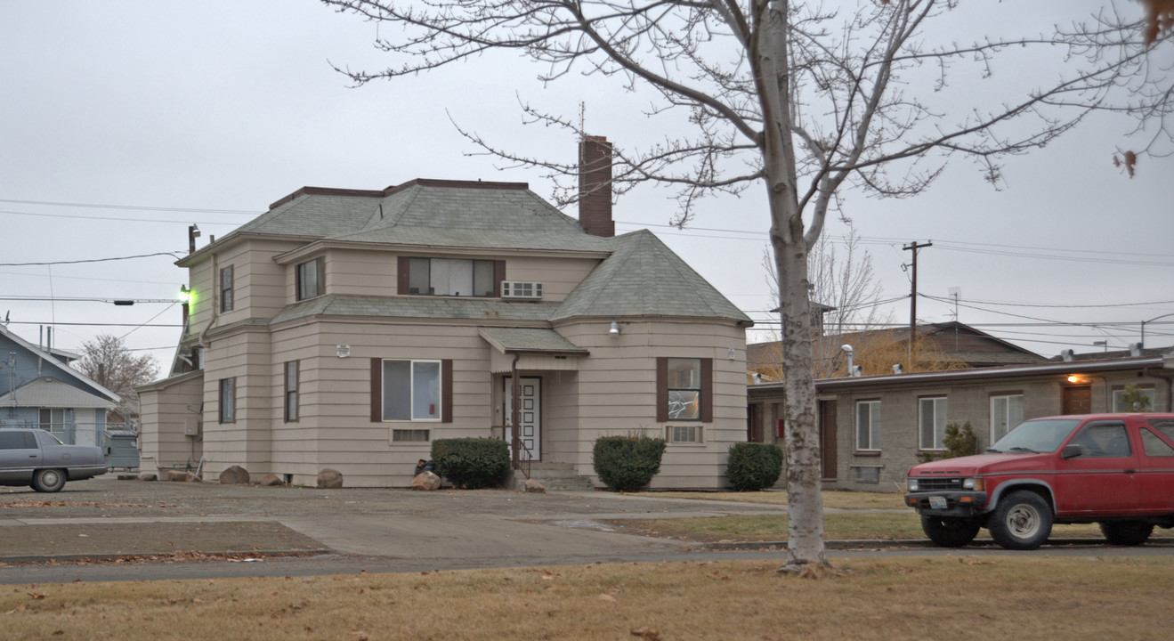 210 S Naches Ave in Yakima, WA - Building Photo