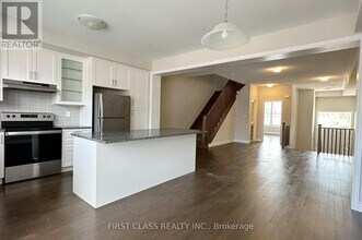 1476 Yellow Rose Cir in Oakville, ON - Building Photo - Building Photo