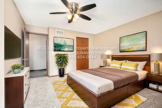 206 NW Woods Chapel Rd in Blue Springs, MO - Building Photo - Building Photo