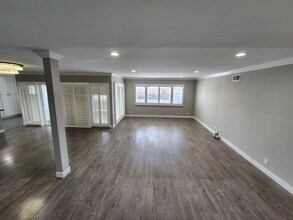 17200 Willard St in Van Nuys, CA - Foto de edificio - Building Photo