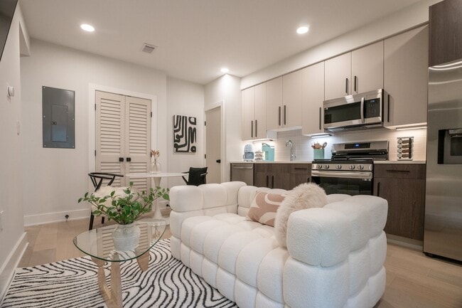 3934 14th St NW, Unit A in Washington, DC - Building Photo - Building Photo