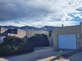 112 Canyon View Ct NE in Albuquerque, NM - Building Photo