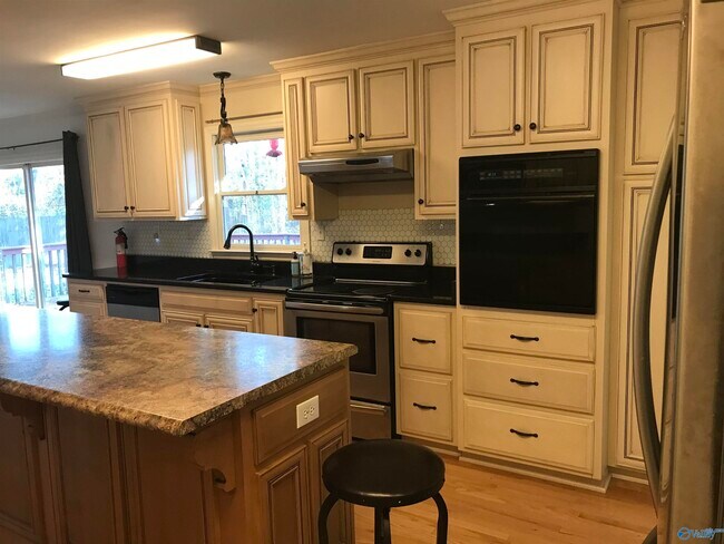 518 Seaborn Dr NW in Huntsville, AL - Building Photo - Building Photo