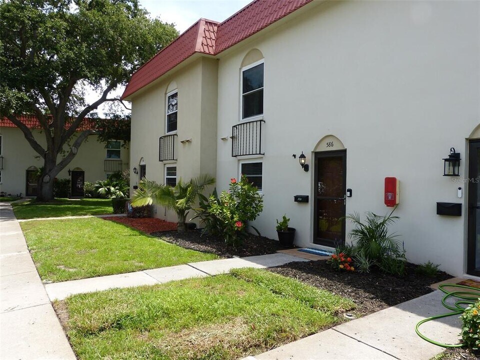 2700 Bayshore Blvd in Dunedin, FL - Building Photo