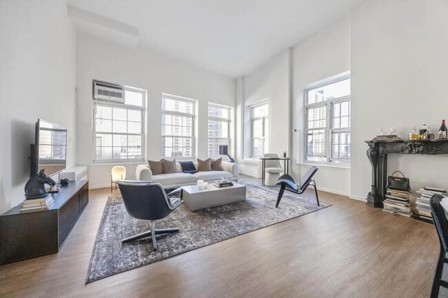 77 Fulton St