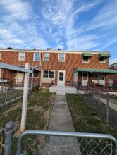 4035 St Monica Dr in Dundalk, MD - Foto de edificio - Building Photo