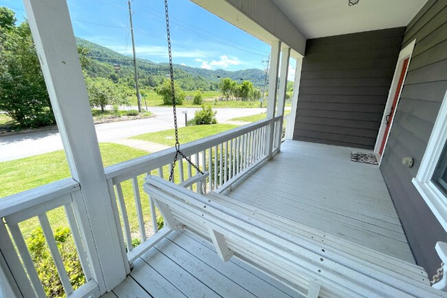 301 Richmond Ave in Swannanoa, NC - Building Photo - Building Photo