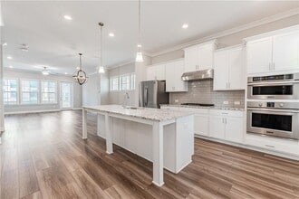 5051 Pinckney Ln in Peachtree Corners, GA - Foto de edificio - Building Photo