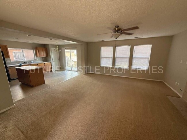 11108 Fiesta Park St NW in Albuquerque, NM - Foto de edificio - Building Photo