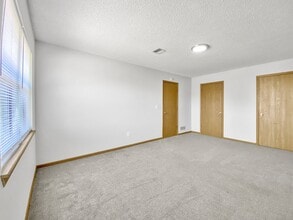 8710 NW 82 Terrace in Kansas City, MO - Building Photo - Building Photo