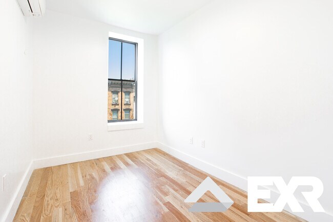 754 Grand St in Brooklyn, NY - Building Photo - Building Photo