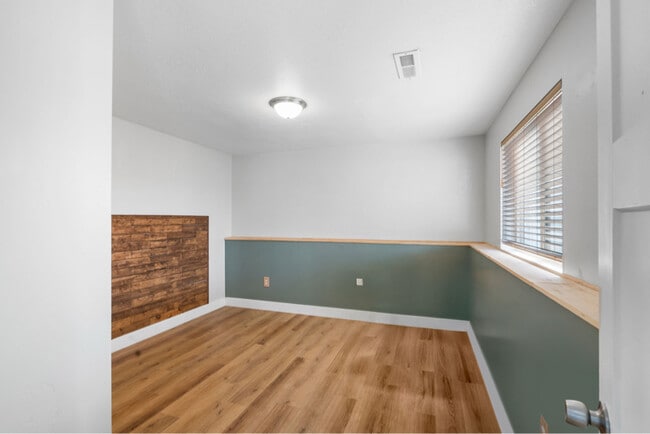 1015 W 3000 N in Pleasant View, UT - Foto de edificio - Building Photo