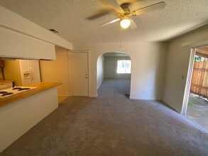 5124-5126 Rescue Ct in Sacramento, CA - Foto de edificio - Building Photo