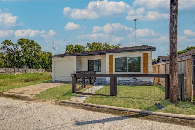 1212 E 32nd St in Houston, TX - Building Photo - Building Photo