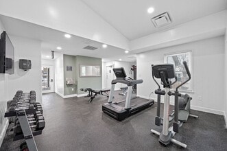 860 East in Cincinnati, OH - Foto de edificio - Building Photo