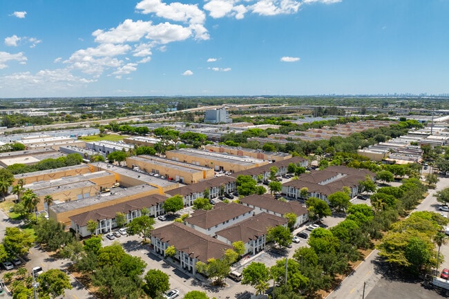 Palm West Apartments in Hialeah, FL - Building Photo - Building Photo