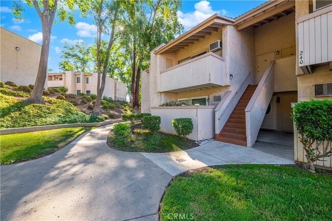 property at 28947 Thousand Oaks Blvd