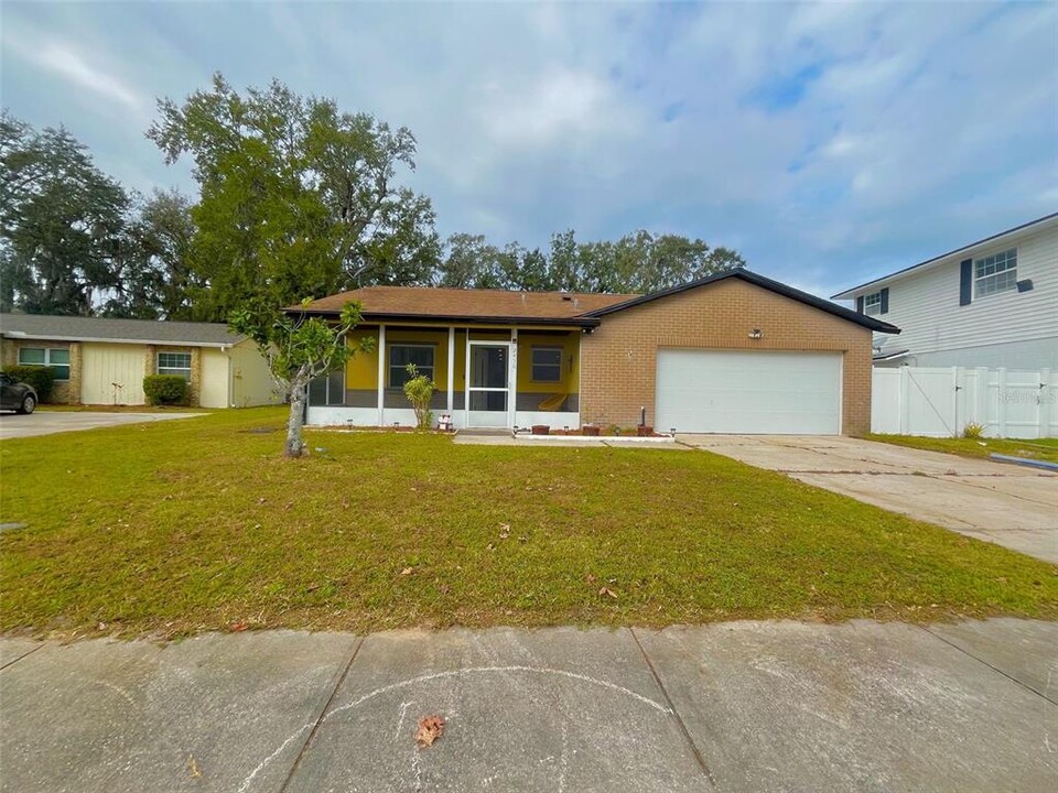 2430 Sable Dr in Kissimmee, FL - Building Photo